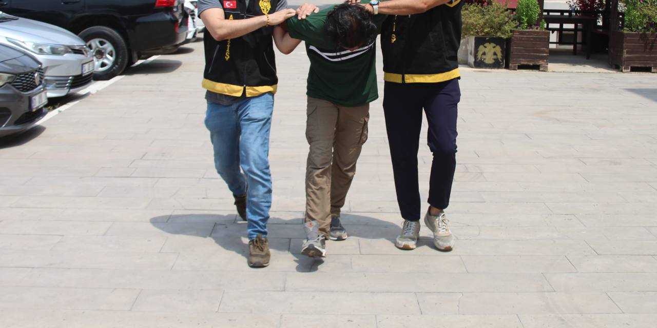 Pala ve tabancayla fotoğraflar paylaşmıştı: Çocuğun evinden cephane çıktı