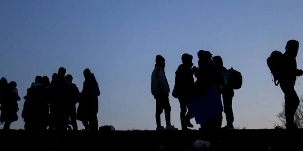 Kaçak göçmenler takside yakalandı