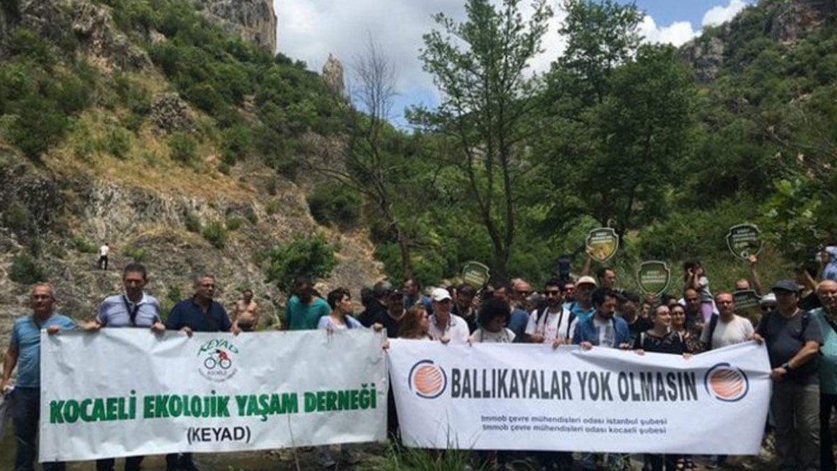 1.7 kilometresi Ballıkayalar Tabiat Parkı'ndan geçecek otoyol projesi için eylem düzenlendi