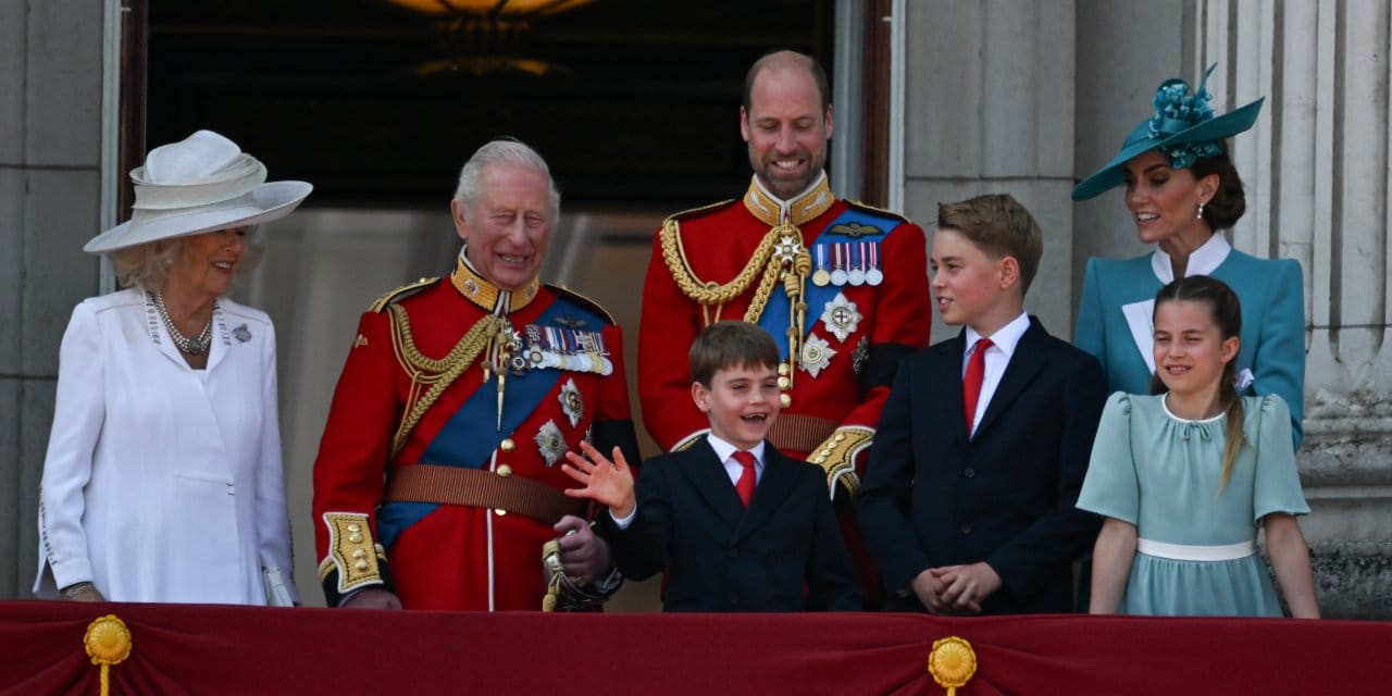 Kralın doğum günü ihtişamlı tören ile kutlandı