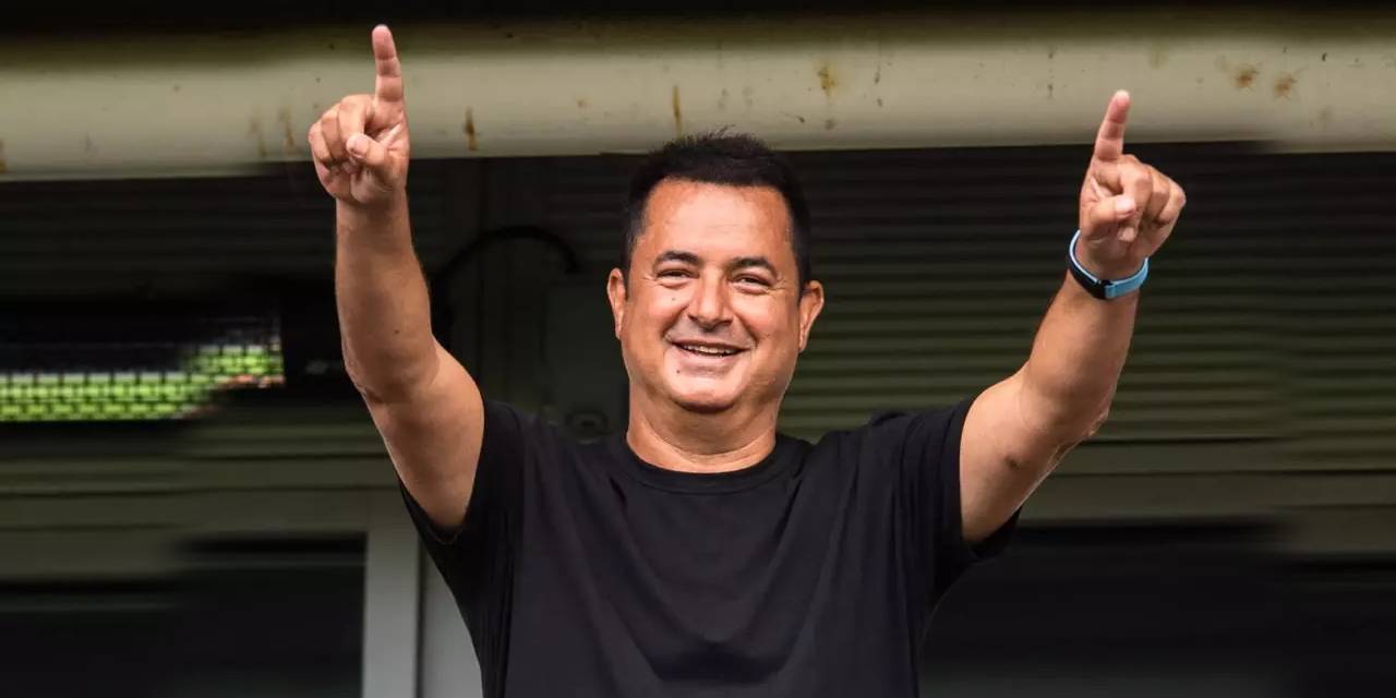 Acun Ilıcalı kupayı kaldırdı