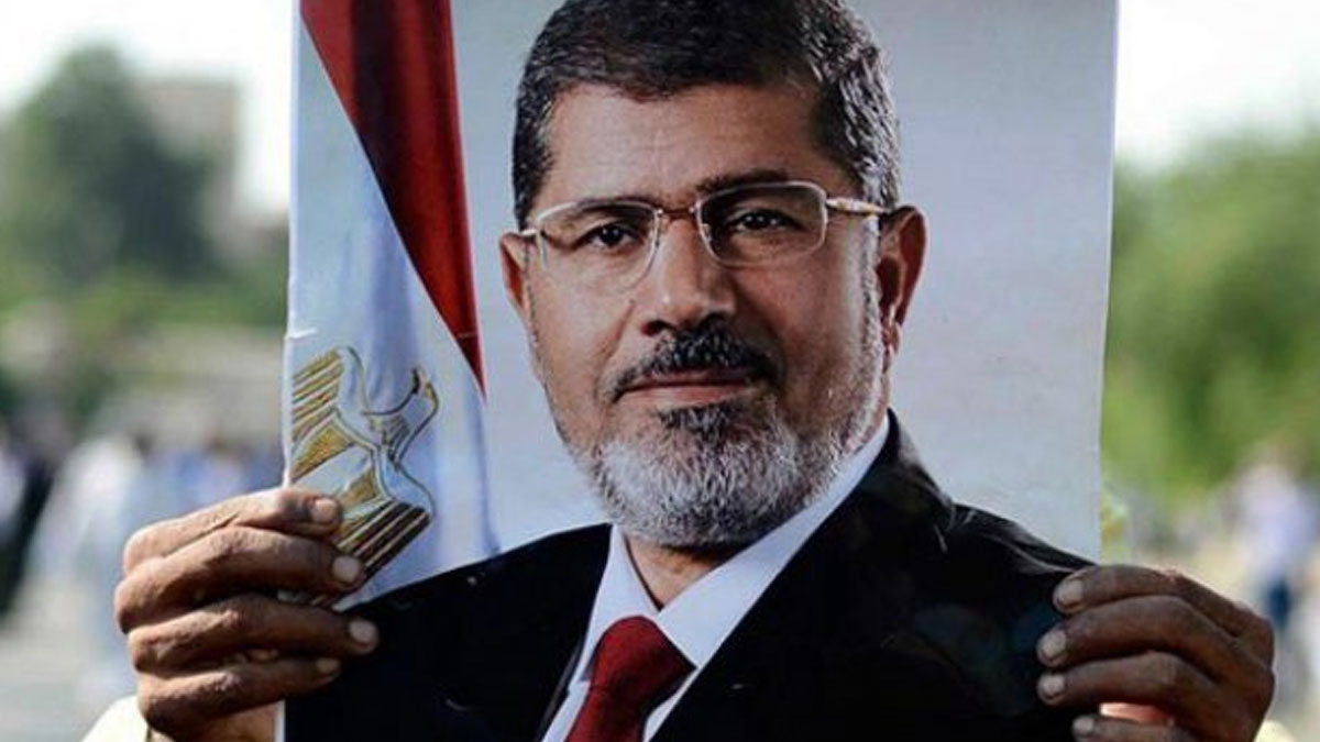 Mursi öldü, Mısır alarma geçti