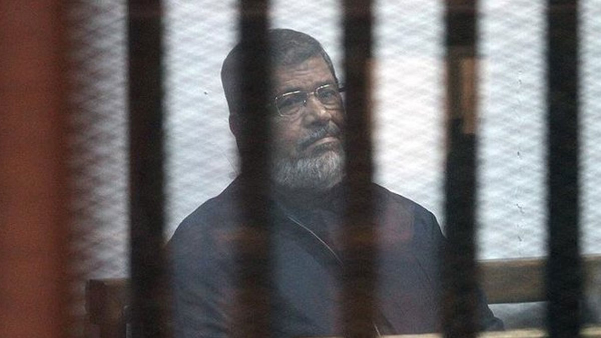 Eski Mısır Devlet Başkanı Mursi mahkeme salonunda öldü