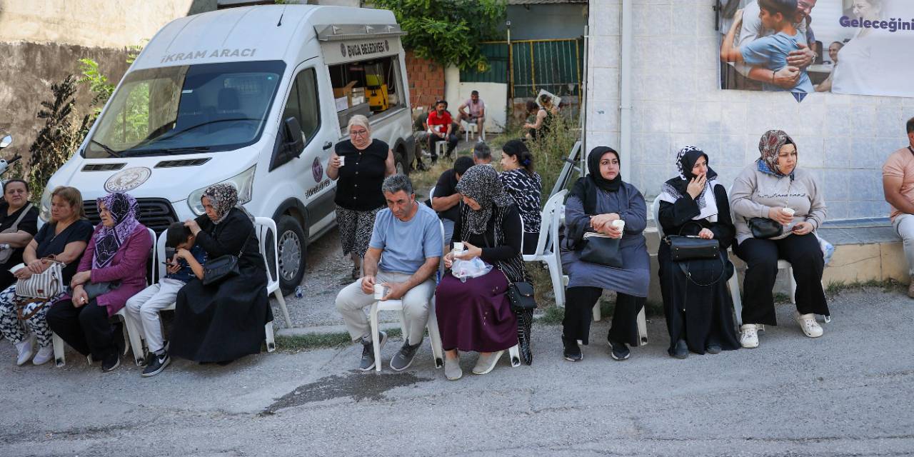 LGS'ye giren öğrenciler ve ailelerine ikramda bulunuldu