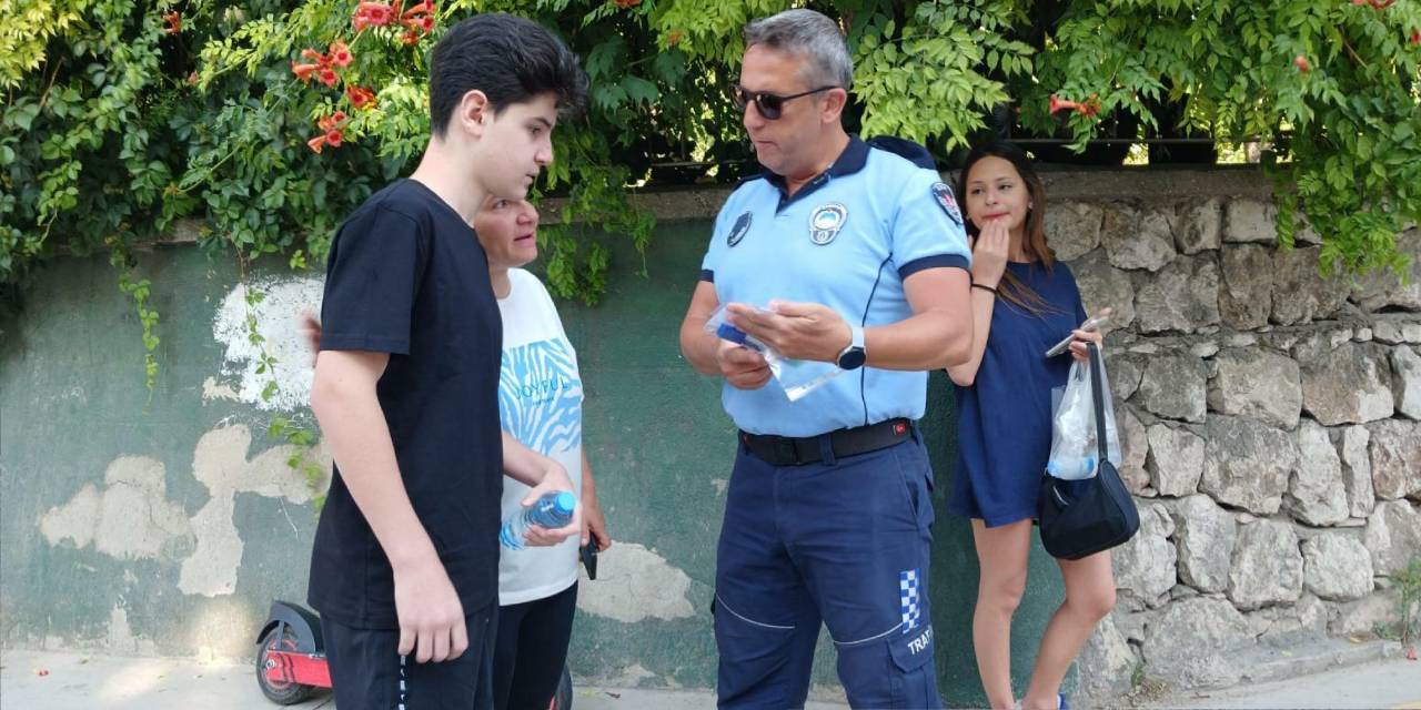 Sınava geç kalan öğrencilerin imdadına zabıta yetişti