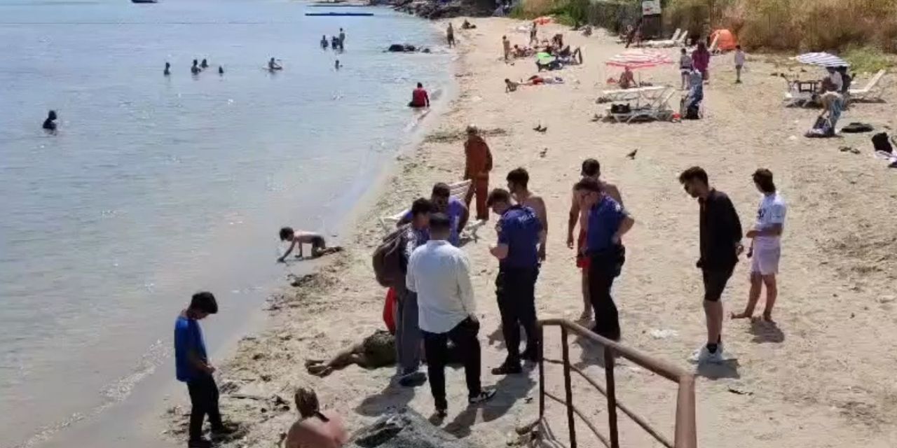 Denizde boğulma tehlikesi geçiren çocuk son anda kurtarıldı