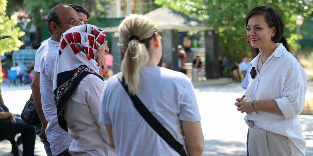 Çocukları sınavdayken veliler yalnız kalmadı: Belediye başkanı ailelerle buluştu