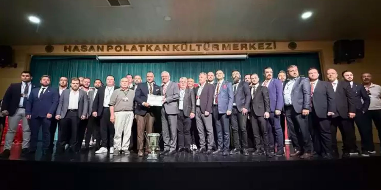 Baskılara dayanamadı şampiyon yaptığı takıma yeniden başkan oldu