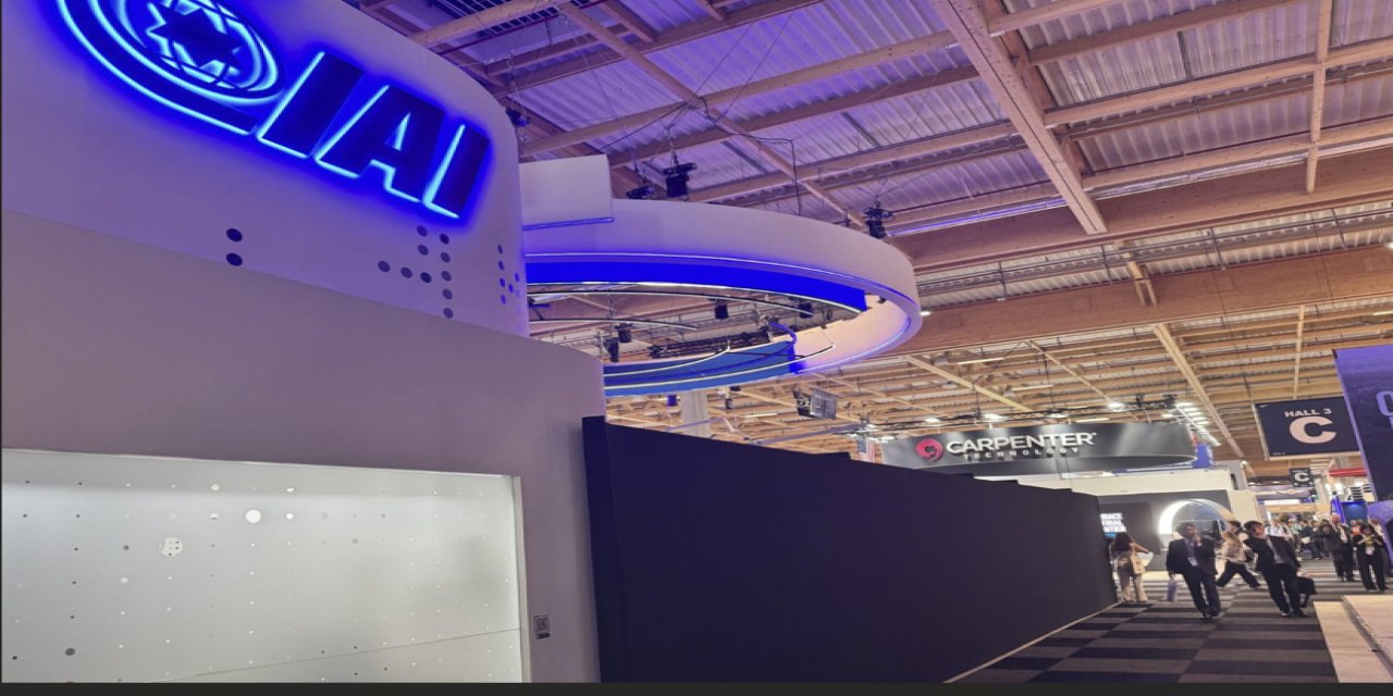 Paris Havacılık Fuarı'nda İsrail’e ait firmaların stantları siyah brandalarla kapatıldı