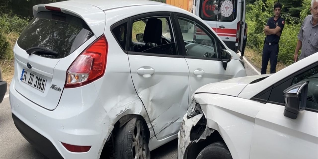 Kocaeli’de iki araç çarpıştı: Birçok kişi yaralandı