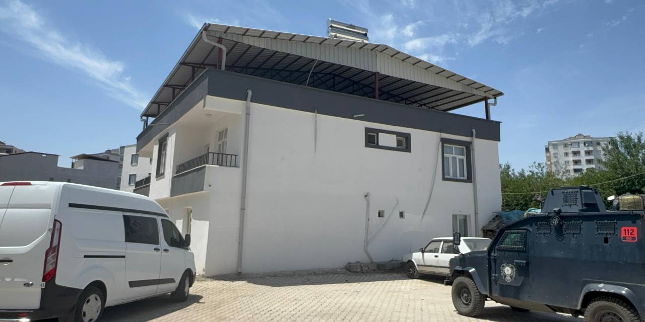 Tartıştığı babasının kafasına çekiçle vurdu!