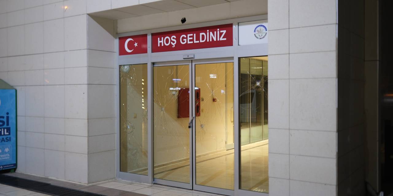 CHP'li belediyeye taşlı saldırı!