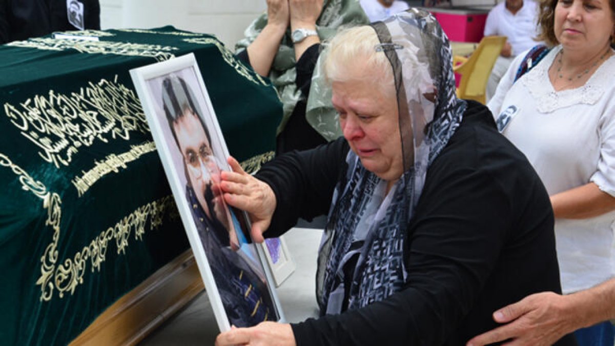 Gözyaşları bir an olsun durmadı! Neşe Karaböcek'in evlat acısı