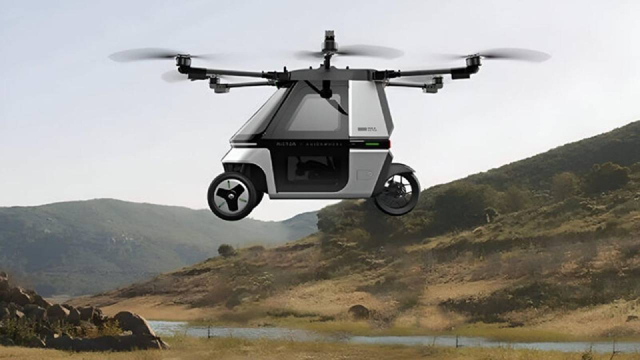 İlk uçan motosiklet yollara meydan okumaya hazır