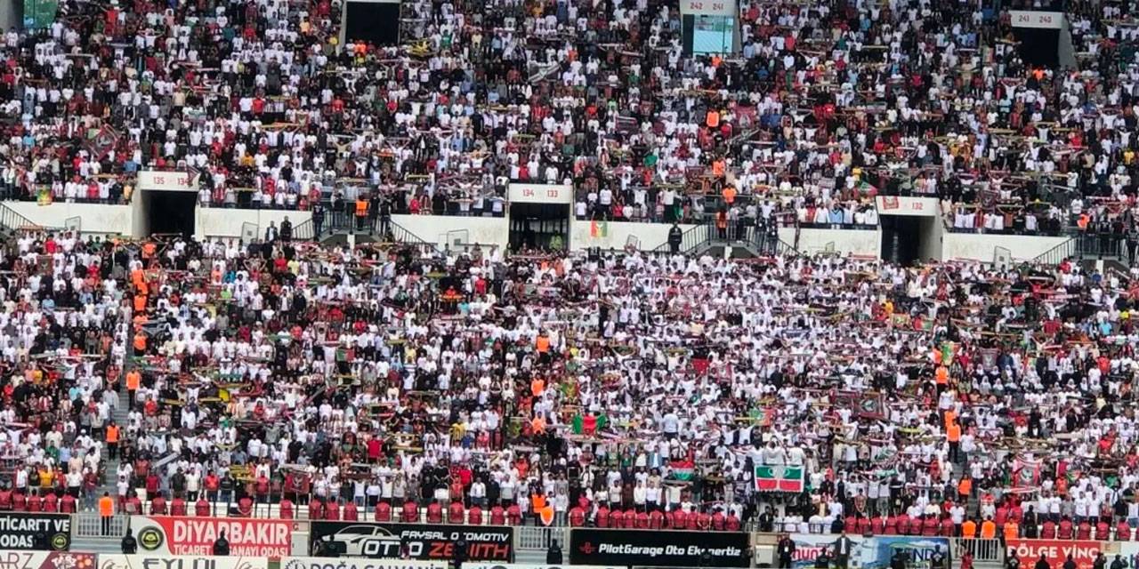 Şampiyonluk maçını kaybeden başkan rakibe galibiyet primi ödedi