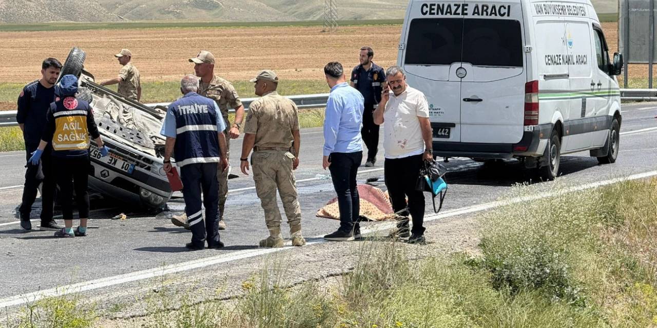 Çocuklarının mezuniyetine gidiyorlardı! Korkunç kazada 1 ölü