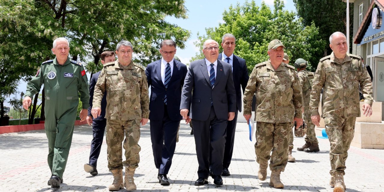 Türkiye İran sınırında güvenlik tedbirlerini artırdı! Bakan açıkladı