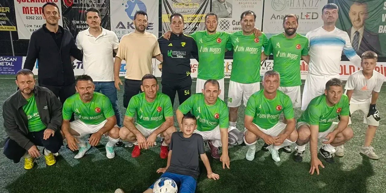 Hakem penaltıyı tekrar edince çılgına dönüp sahadan çekildiler