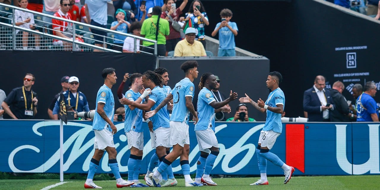 Manchester City galibiyetle başladı