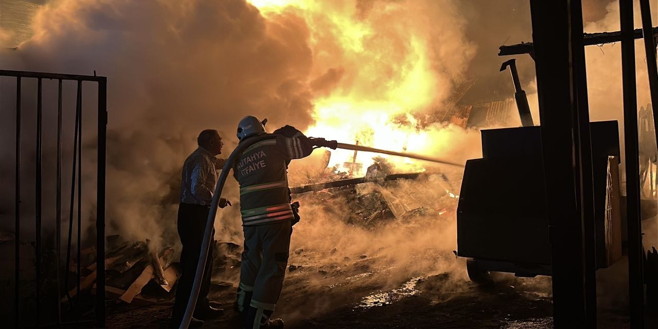 Keresteciler sitesinde gece yarısı korkutan yangın