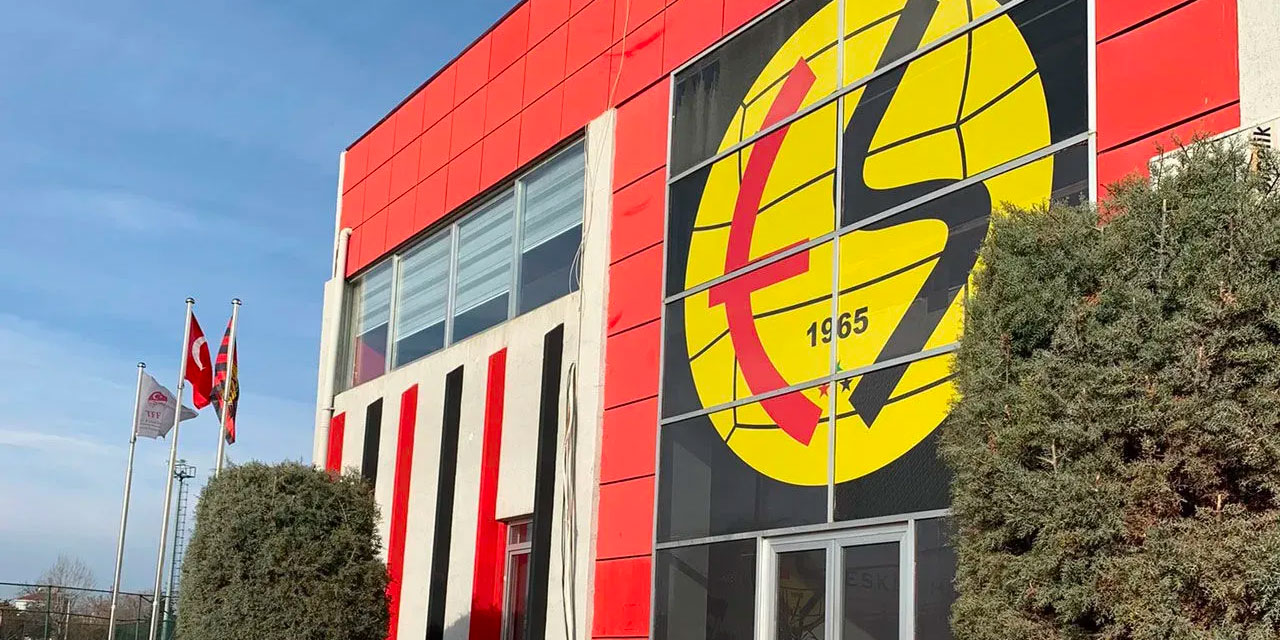 Süper Lig'in efsanesi amatörde milyonlarca lira topladı