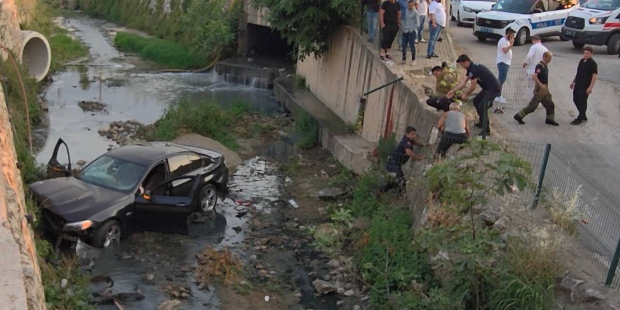 Bursa'daki kazada sürücü araca sıkıştı! 13 yaşındaki çocuk öldü