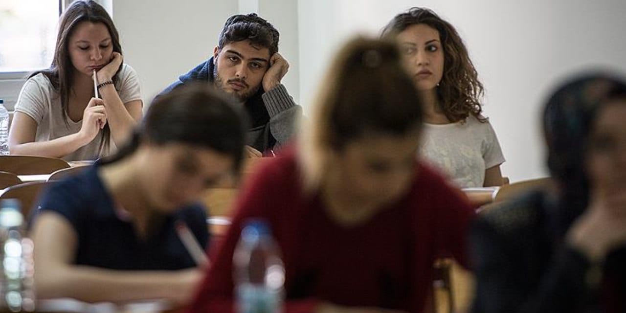 İki buçuk milyon öğrenci 'iyi bir gelecek' için YKS'ye girecek