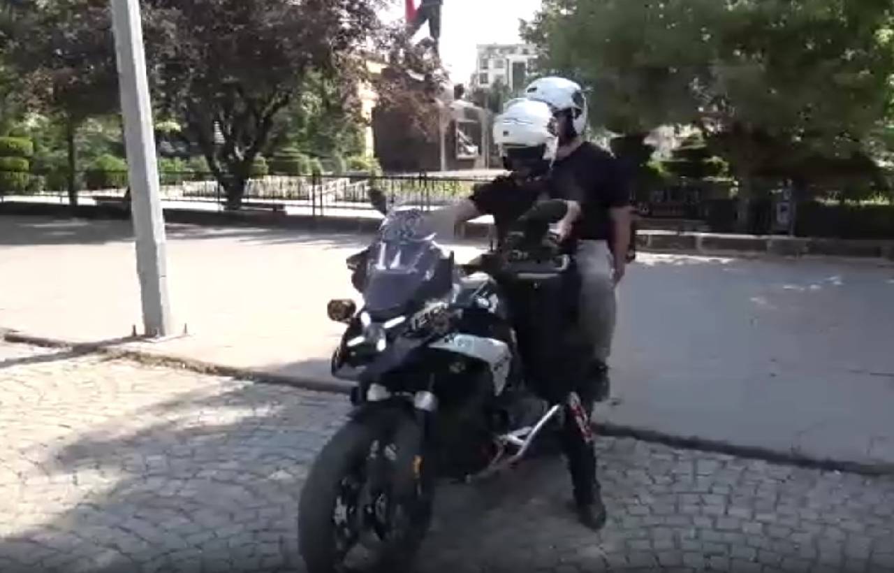 Sınava geciken öğrencilerin imdadına polis yetişti!