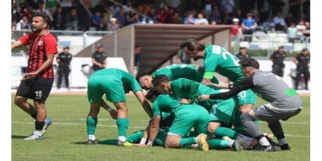 Takımı şampiyon yaptılar kapının önüne koyuldular