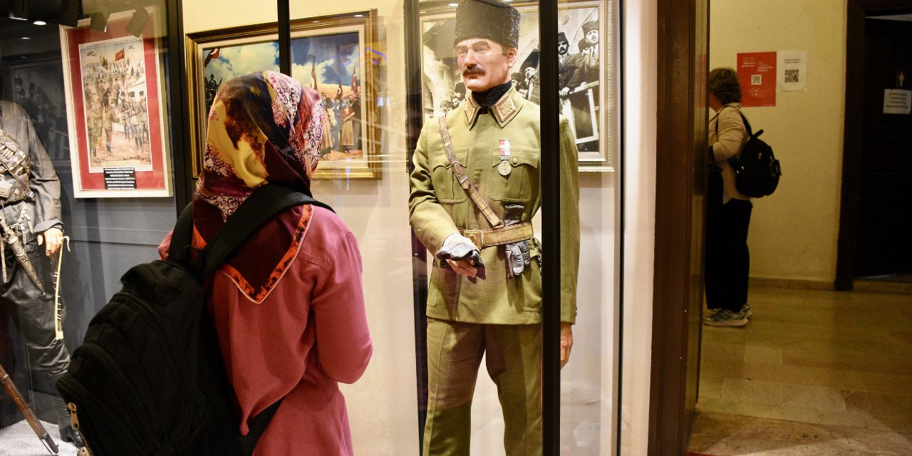 Atatürk'ün orijinal üniforması Samsun Kültür Yolu Festivali'nde sergileniyor
