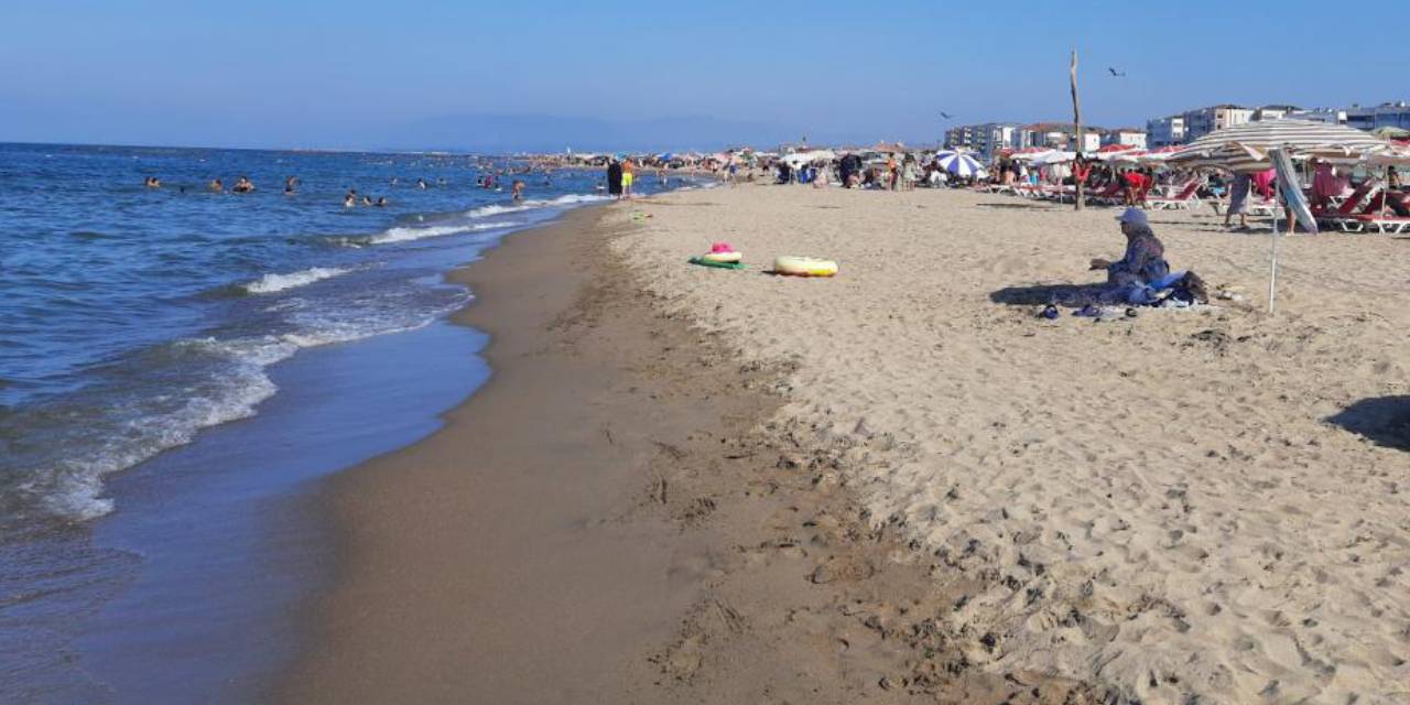 Karasu Halk Plajı’nda bulundu! Gelen ihbar ekipleri harekete geçirdi