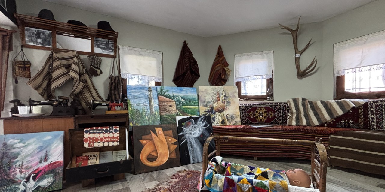 Bir garaj dolusu geçmiş: Dedelerden kalma binlerce hatıra burada saklı