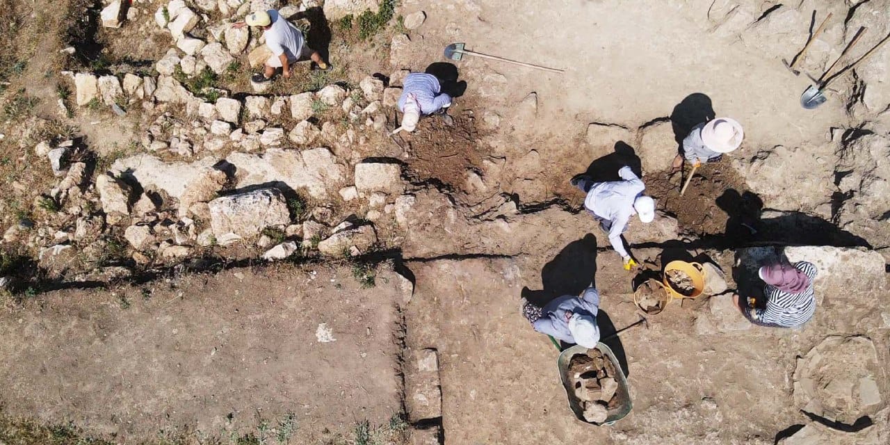 Kaz, kaz bitmiyor: Muğla’daki antik kentte dükkanlar gün ışığına kavuşuyor