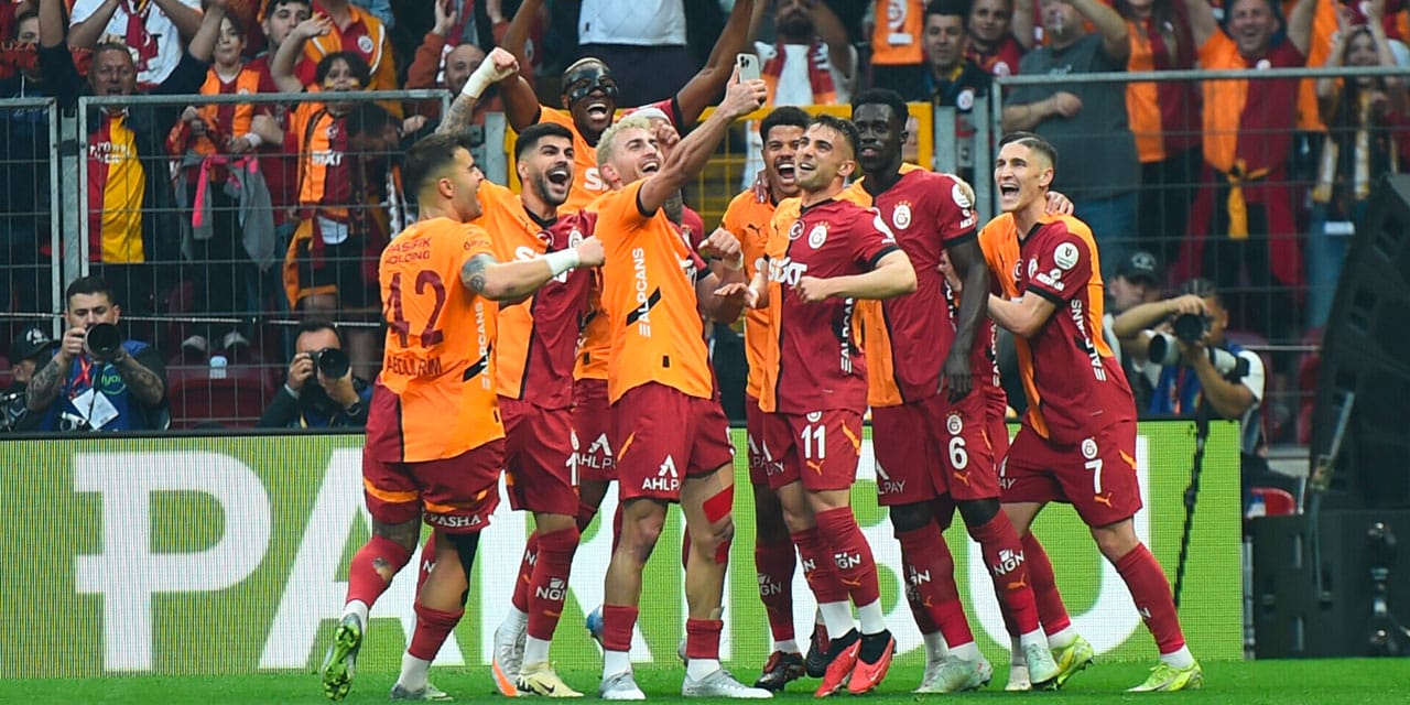 Galatasaray'da istenmeyen adam ilan edildiler: Köprüler yıkıldı