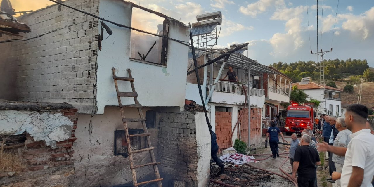 Tokat'ta yangın 4 evi kül etti