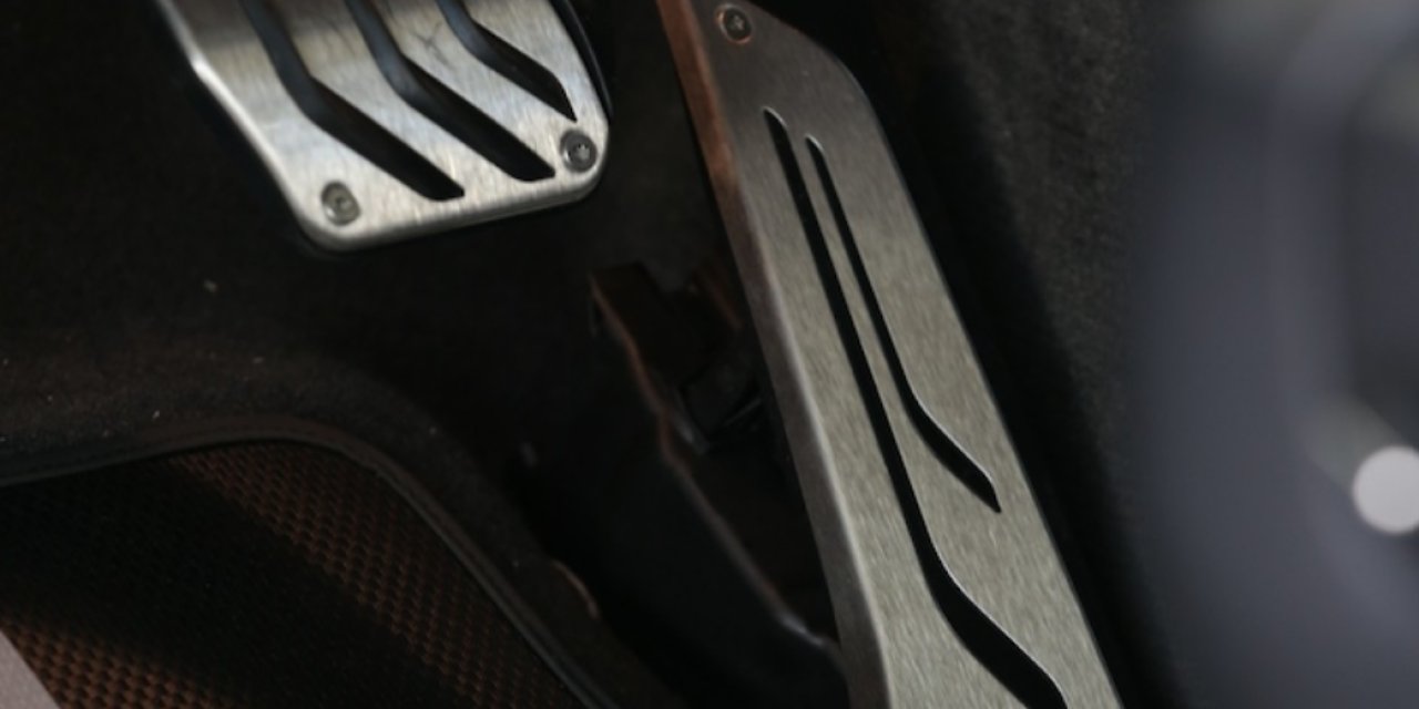 Japonlar ciddi: Arabalara  kazaları önleyen bir cihaz takılıyor!