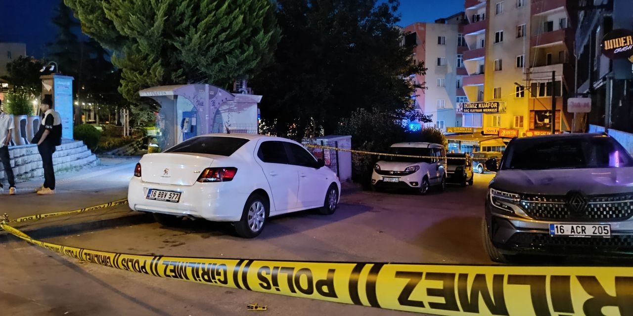 Park halindeki otomobili kurşunladılar