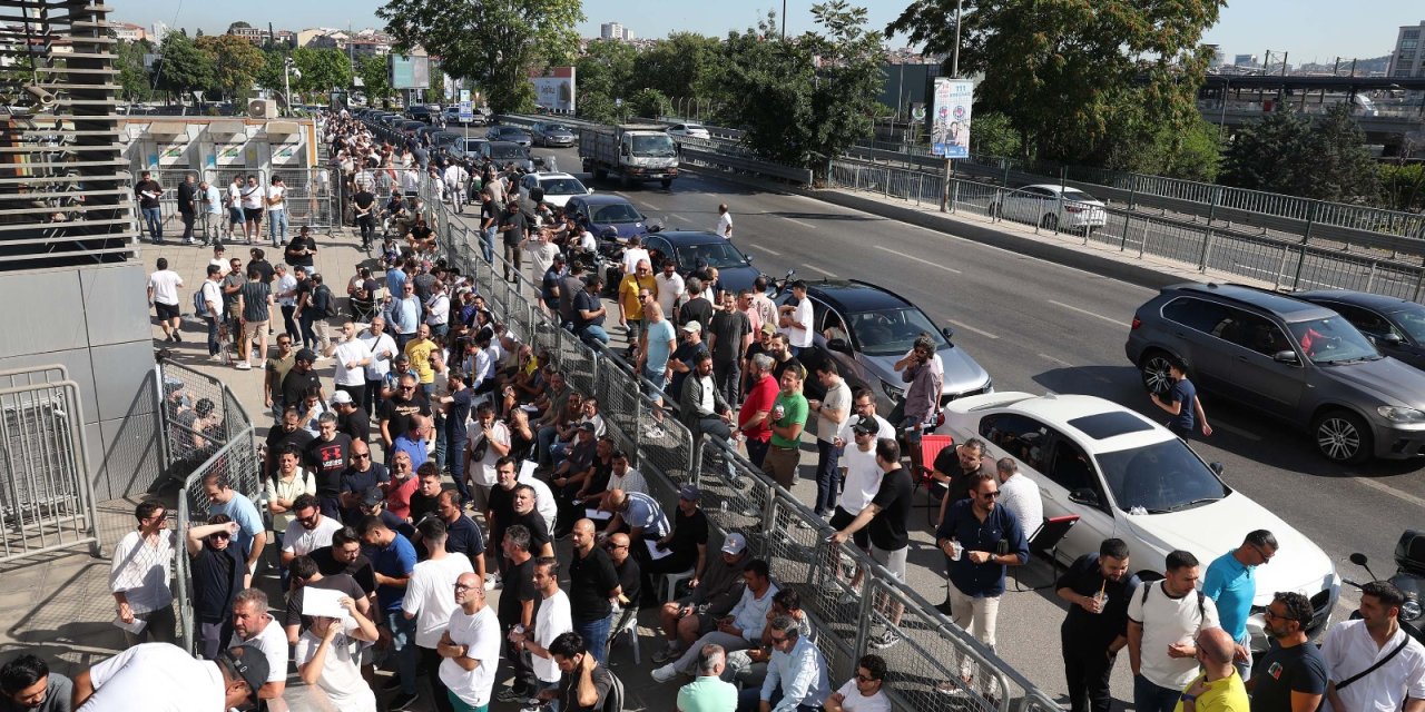 Fenerbahçe'ye hücum ettiler: Binlerce kişi sıraya girdi