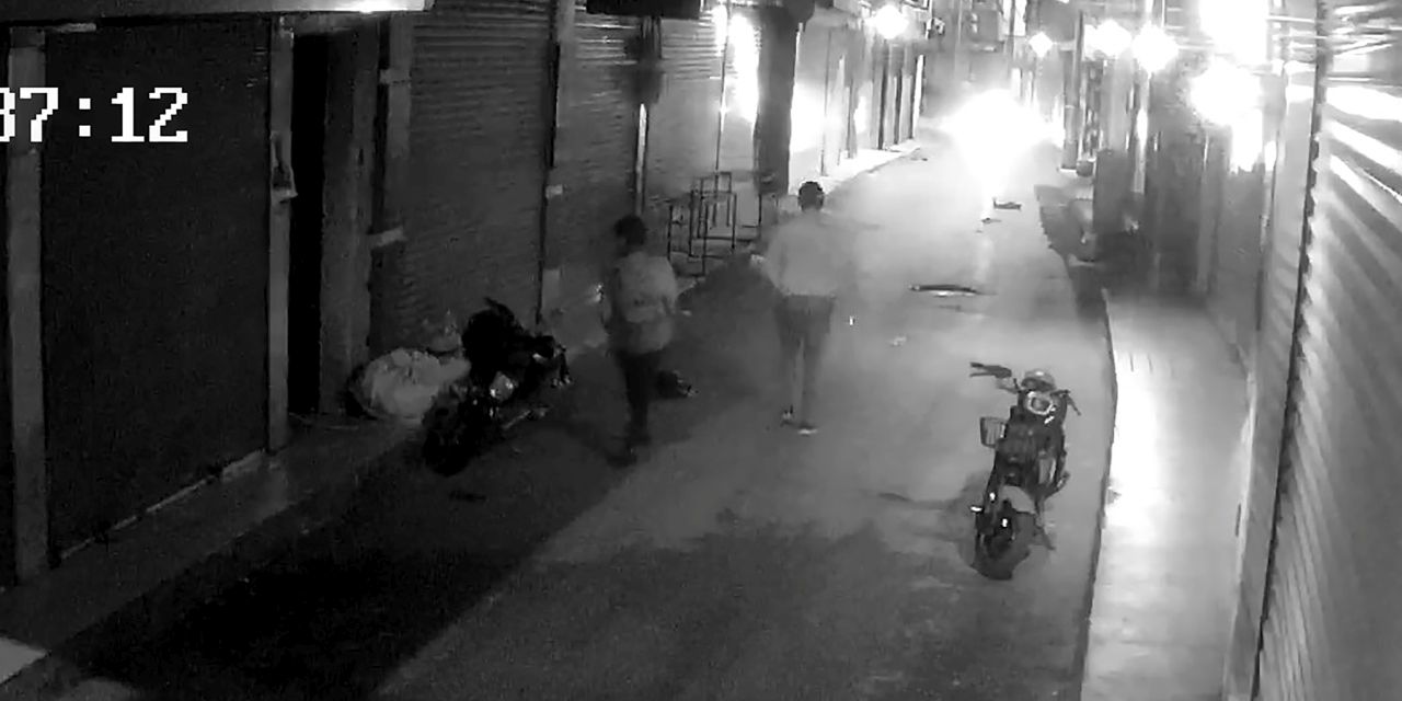 Sokak sokak gezdiler, elektrikli bisiklet ve motosiklet çaldılar