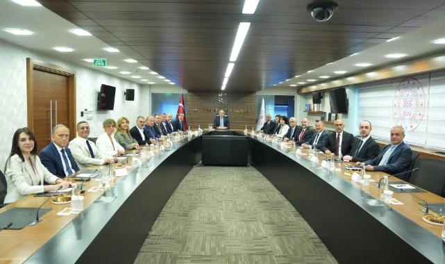 Bakan Ersoy, TÜROFED yönetimiyle bir araya geldi