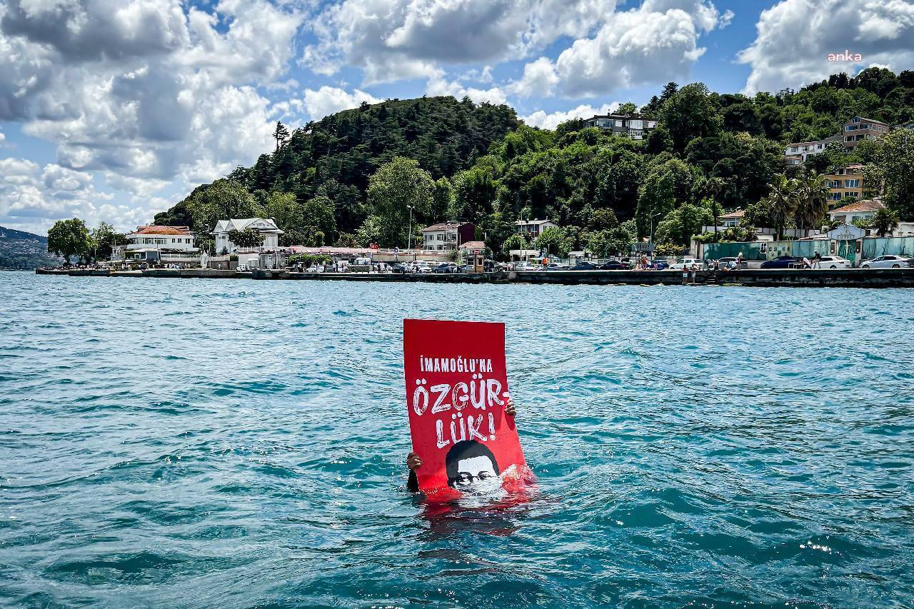 Adalar Belediye Başkanı Akpolat’tan denizde 'İmamoğlu’na Özgürlük' eylemi