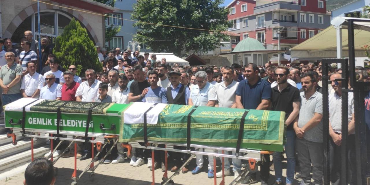 Gölde boğulan küçük kuzenler yan yana toprağa verildi