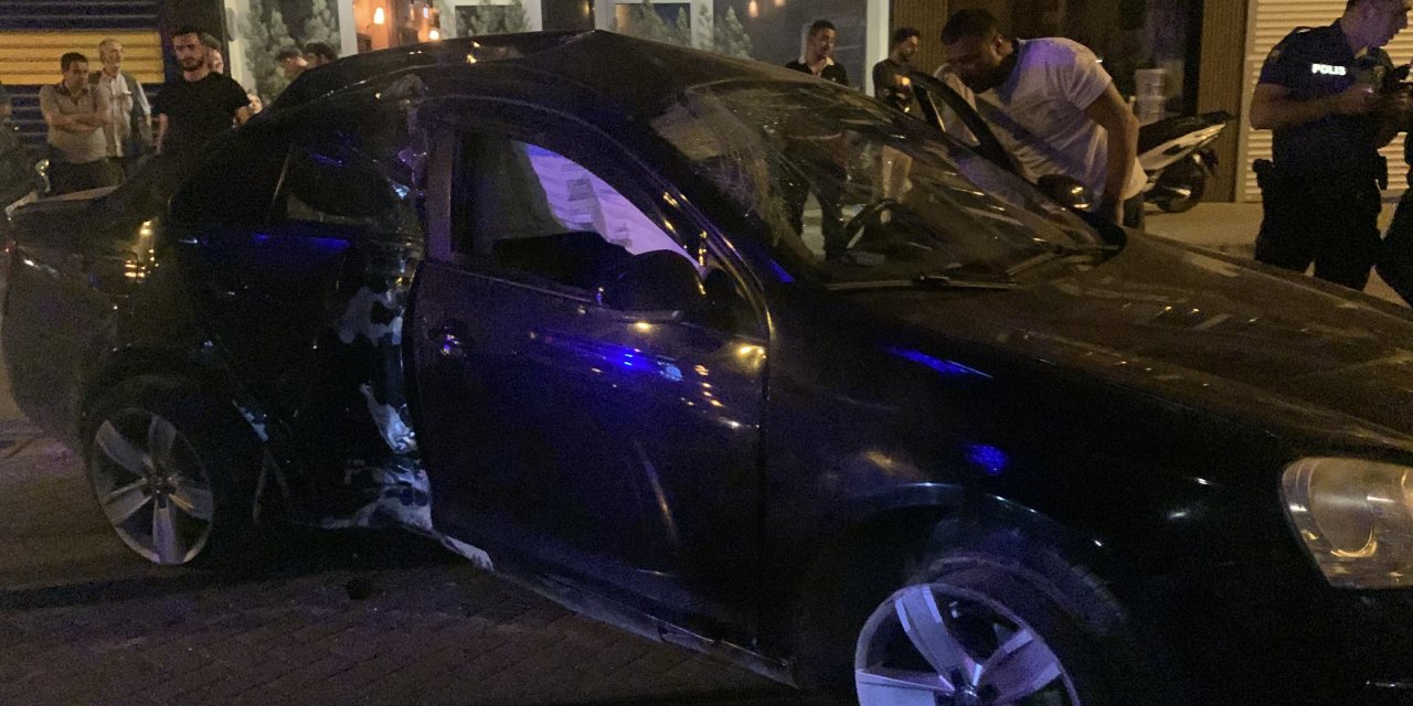 Tramvay yoluna giren alkollü sürücü ortalığı birbirine kattı