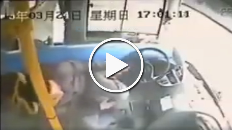 Otobüs şoförünün kıl payı kurtulduğu an saniye saniye kameralarda