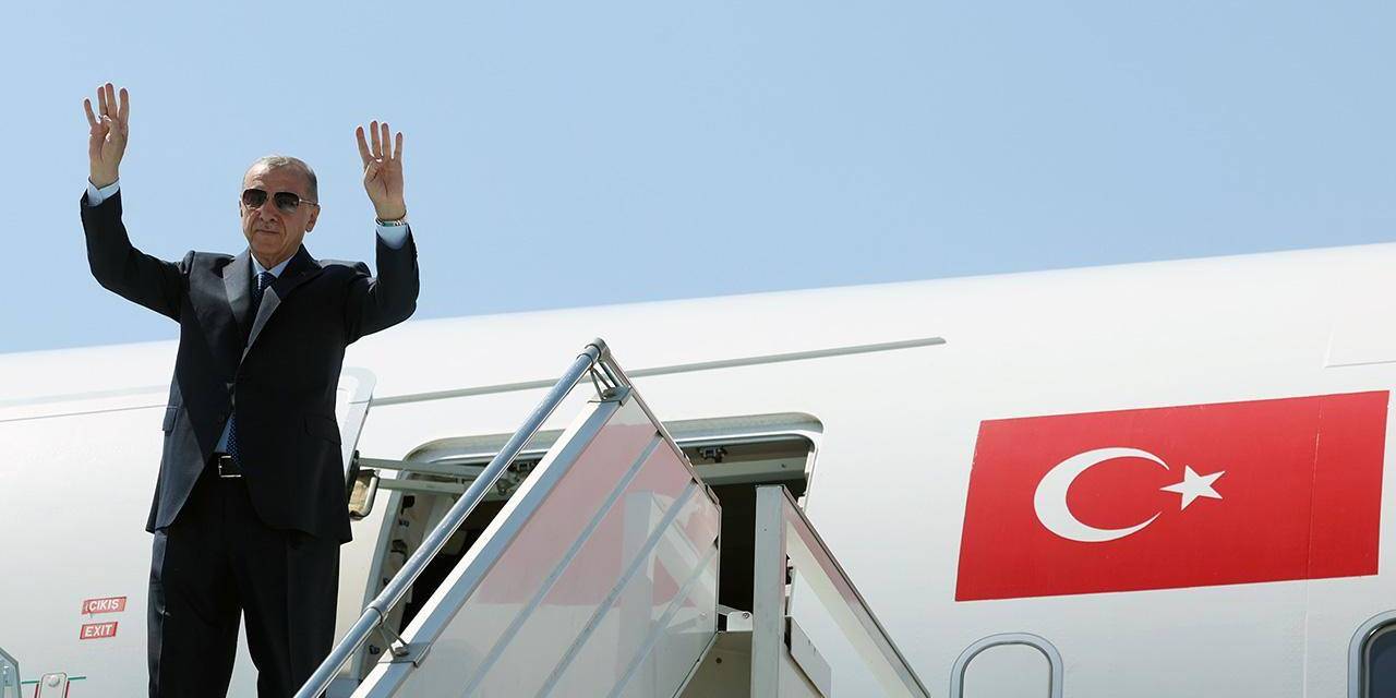 NATO zirvesi için yola çıkan Erdoğan Hollanda'da