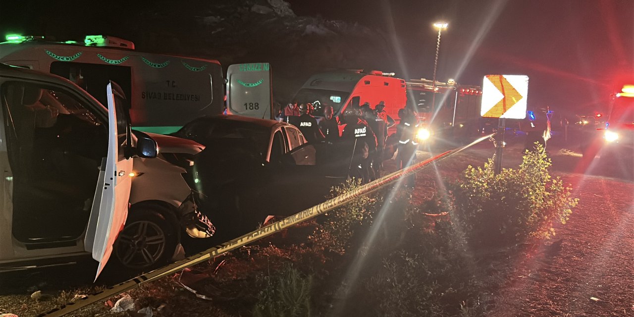 Minibüs ters şeritte ölüm saçtı: 1 ölü 8 yaralı