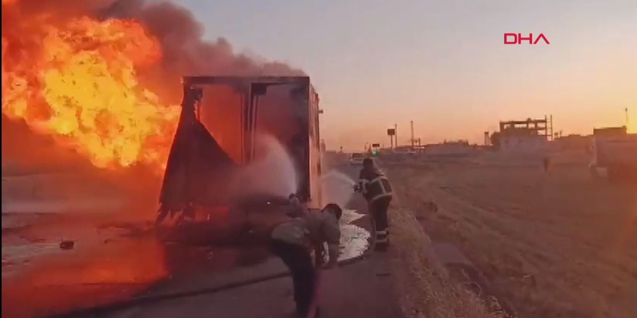 Seyir halinde ilerliyordu, alev topuna döndü