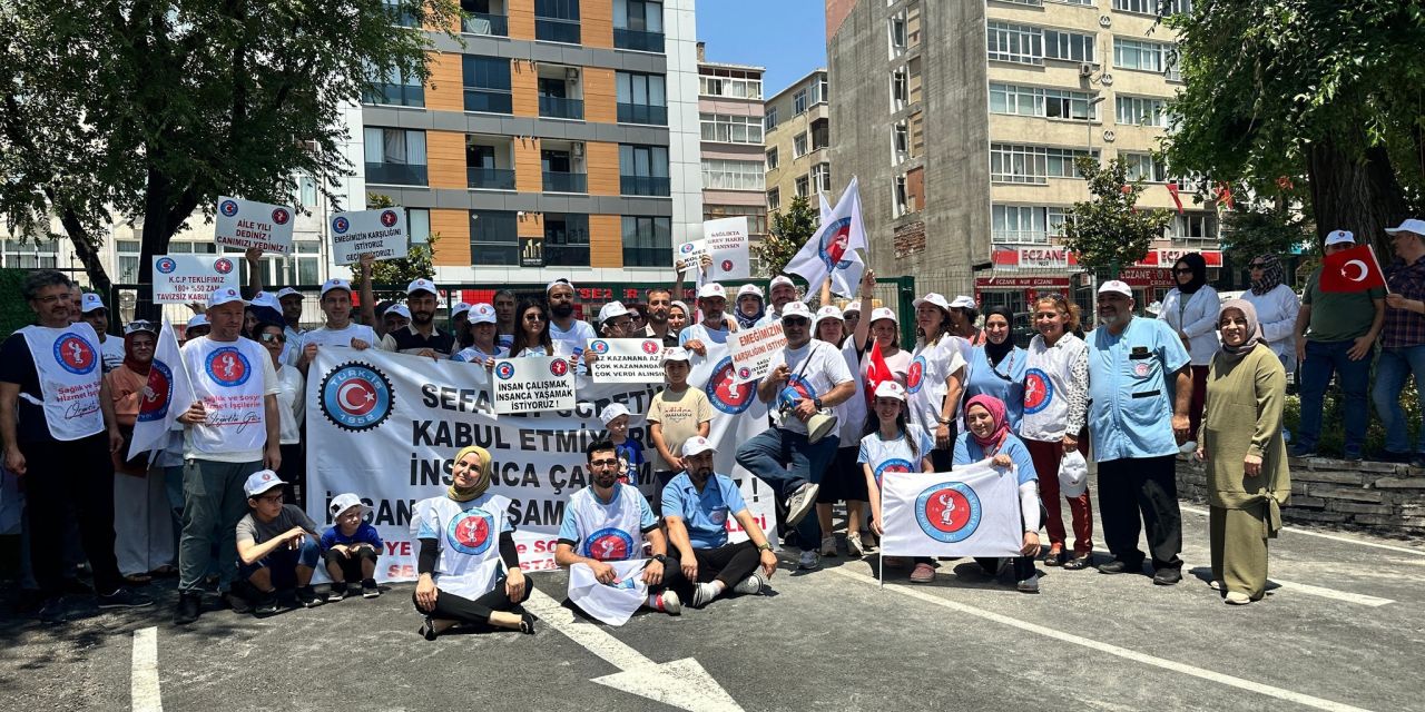 Sağlık çalışanları 'sefalet zammı'na karşı eylemde