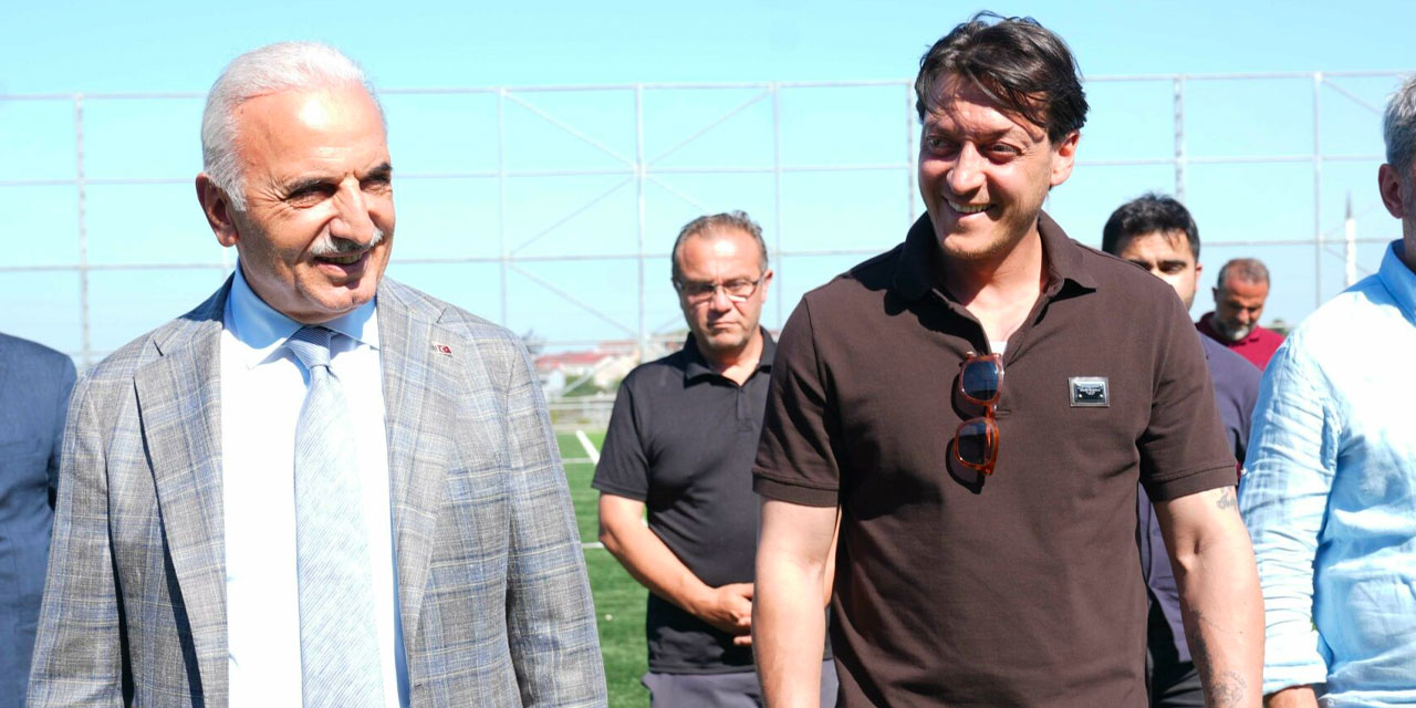 Mesut Özil Trabzon Park'ta