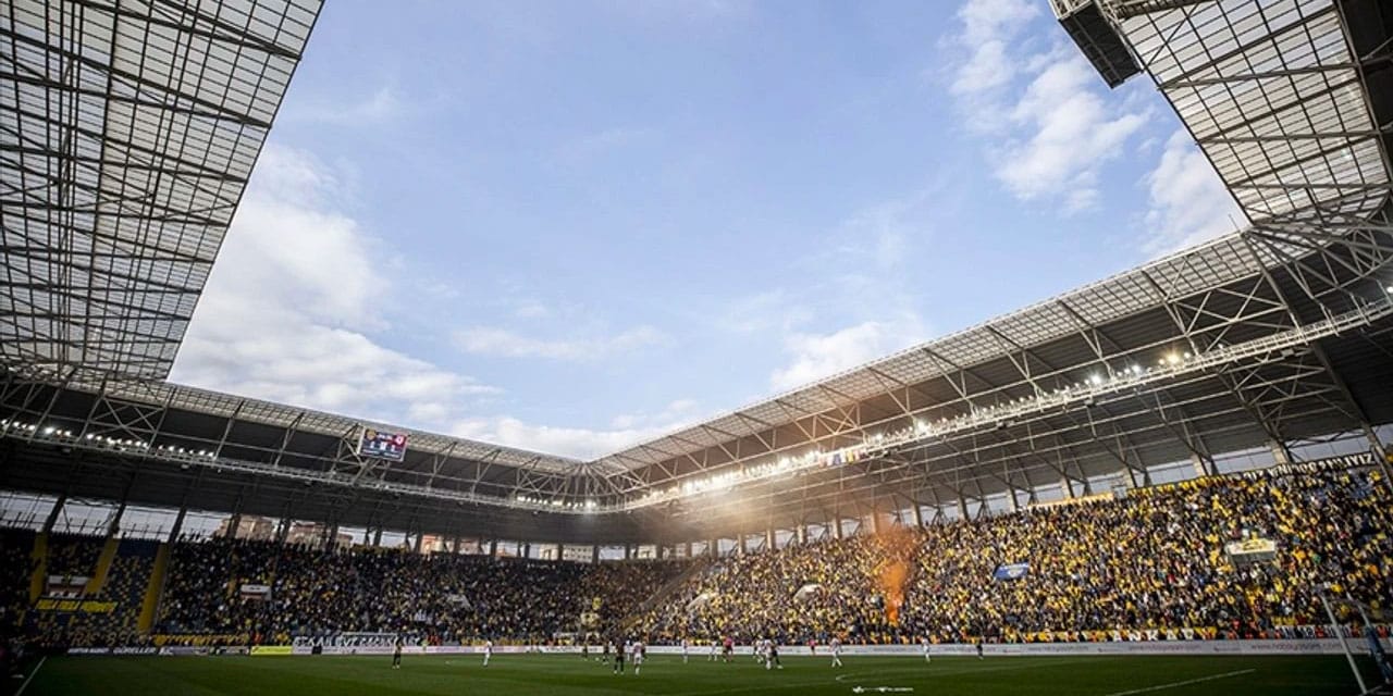 Süper Lig'in efsanesi 2. lige düşünce görülmemiş karar aldı